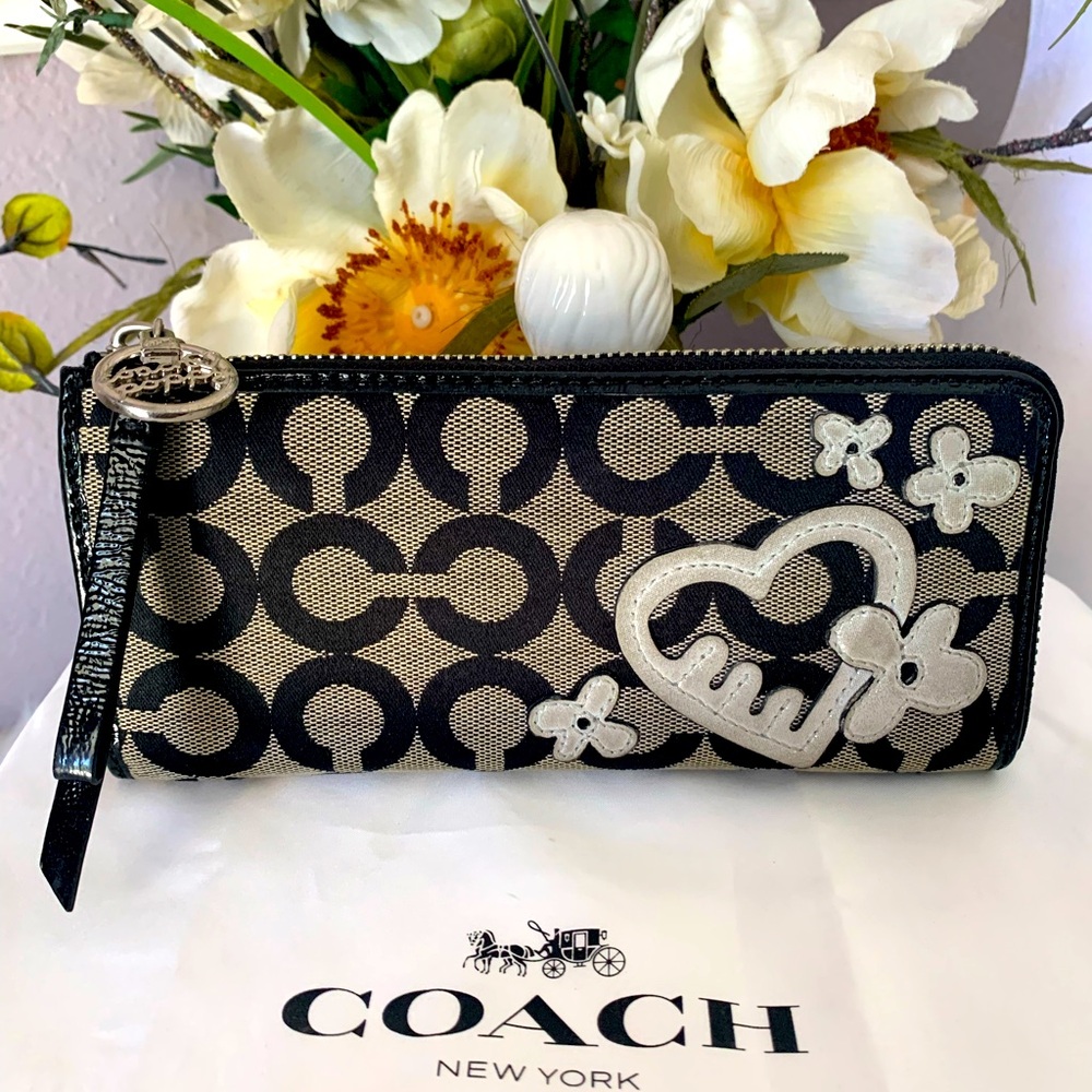 RARE Coach Poppy Black and Cream Wallets with Signature Monogram